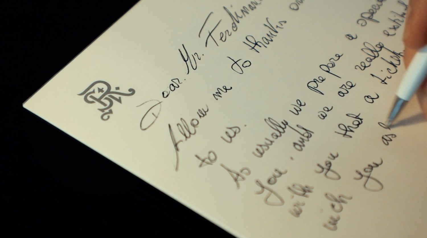 A handwritten note left for the guest