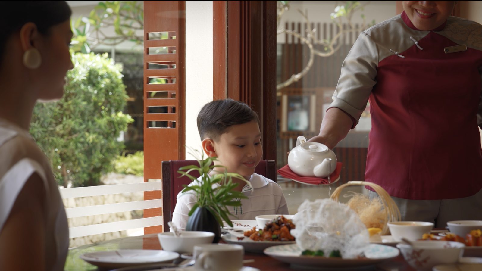 Tableside service at breakfast, tea poured to order